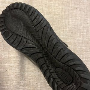 Brand new/super comfortable with a nice sole. Fits more like a 9.